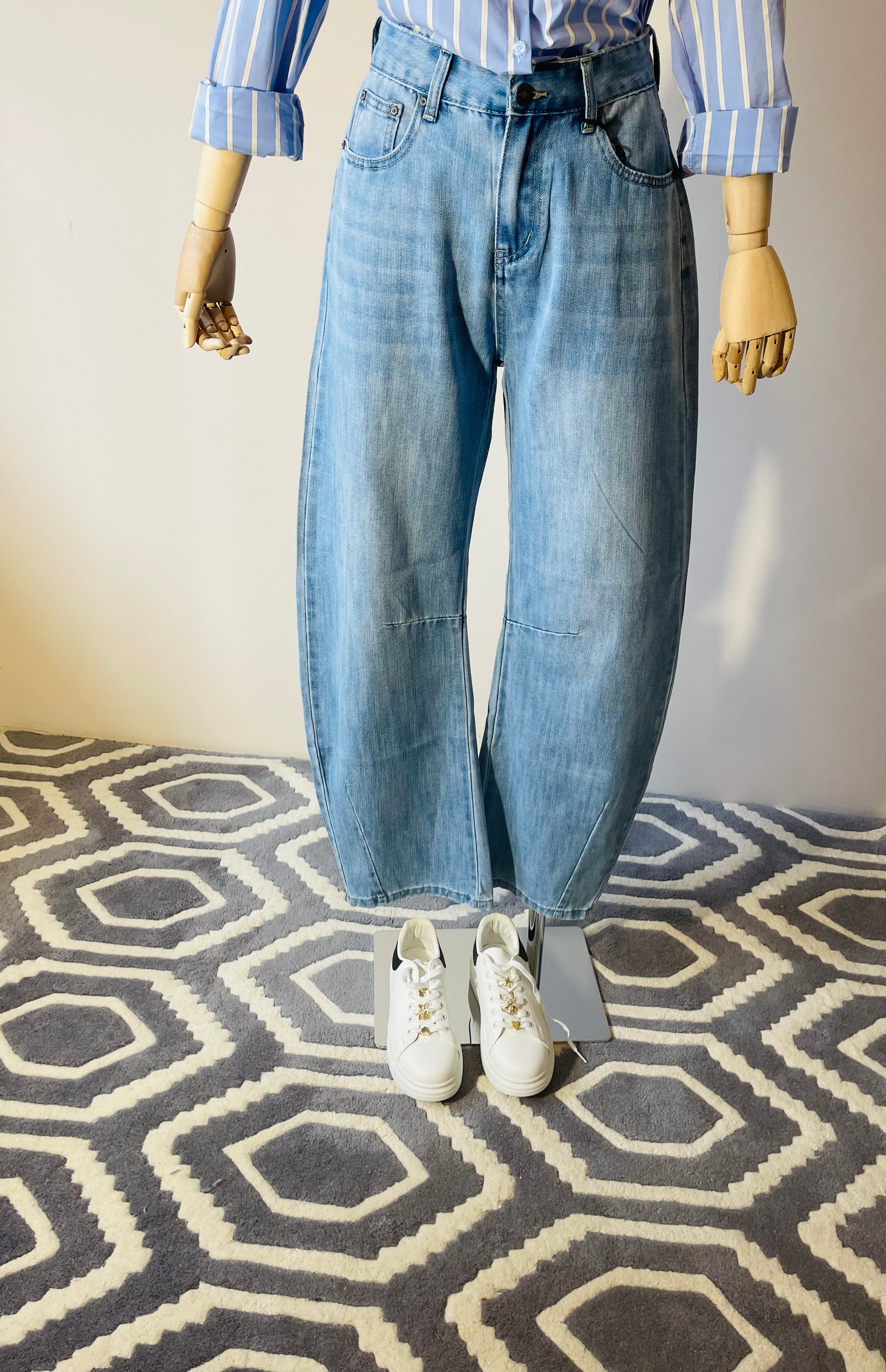 Jeans Balloon in Denim Leggero – Comfort e Stile di Tendenza