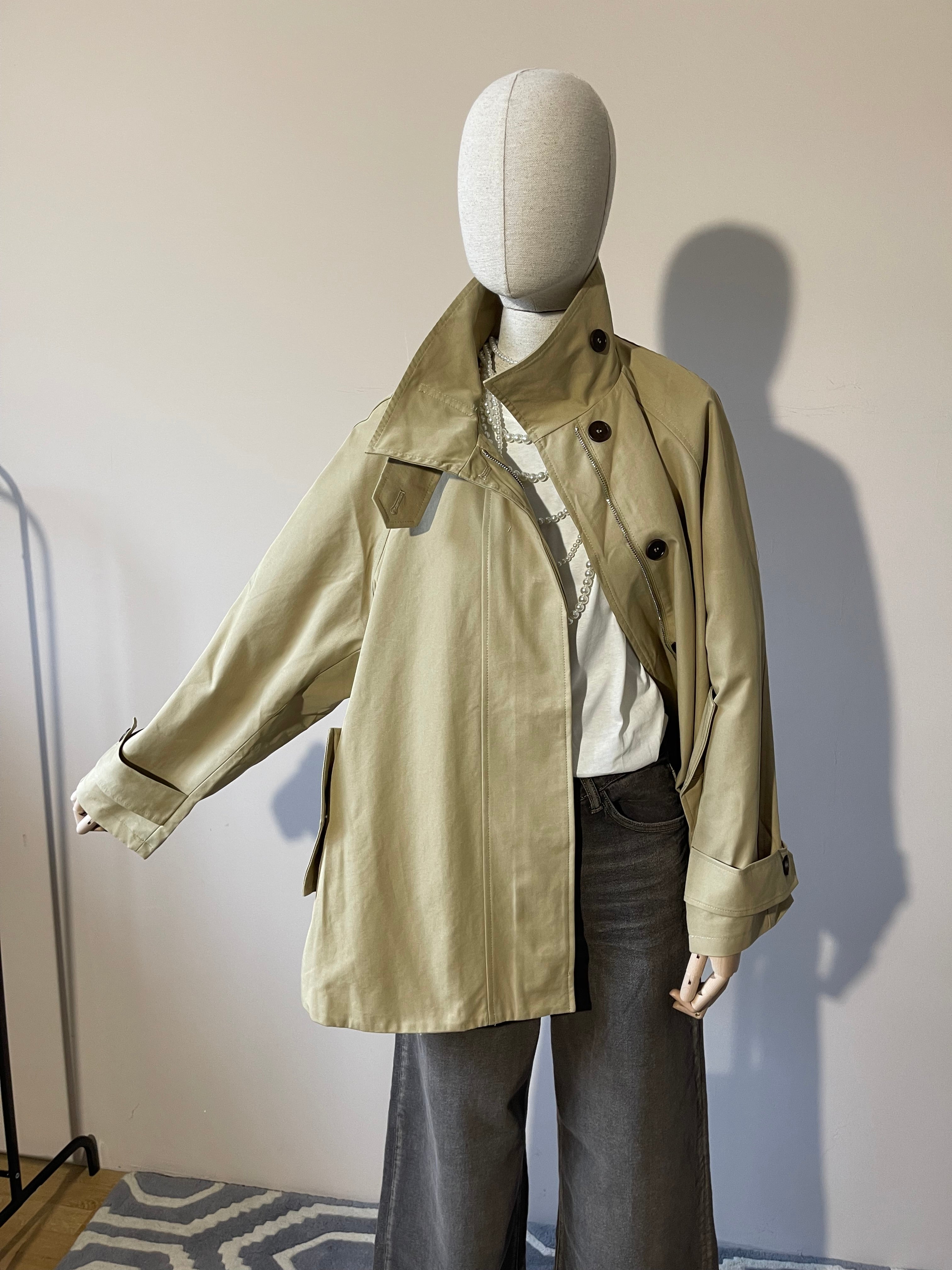 Trench Svasato Lunghezza Media – Cappotto Elegante e Femminile