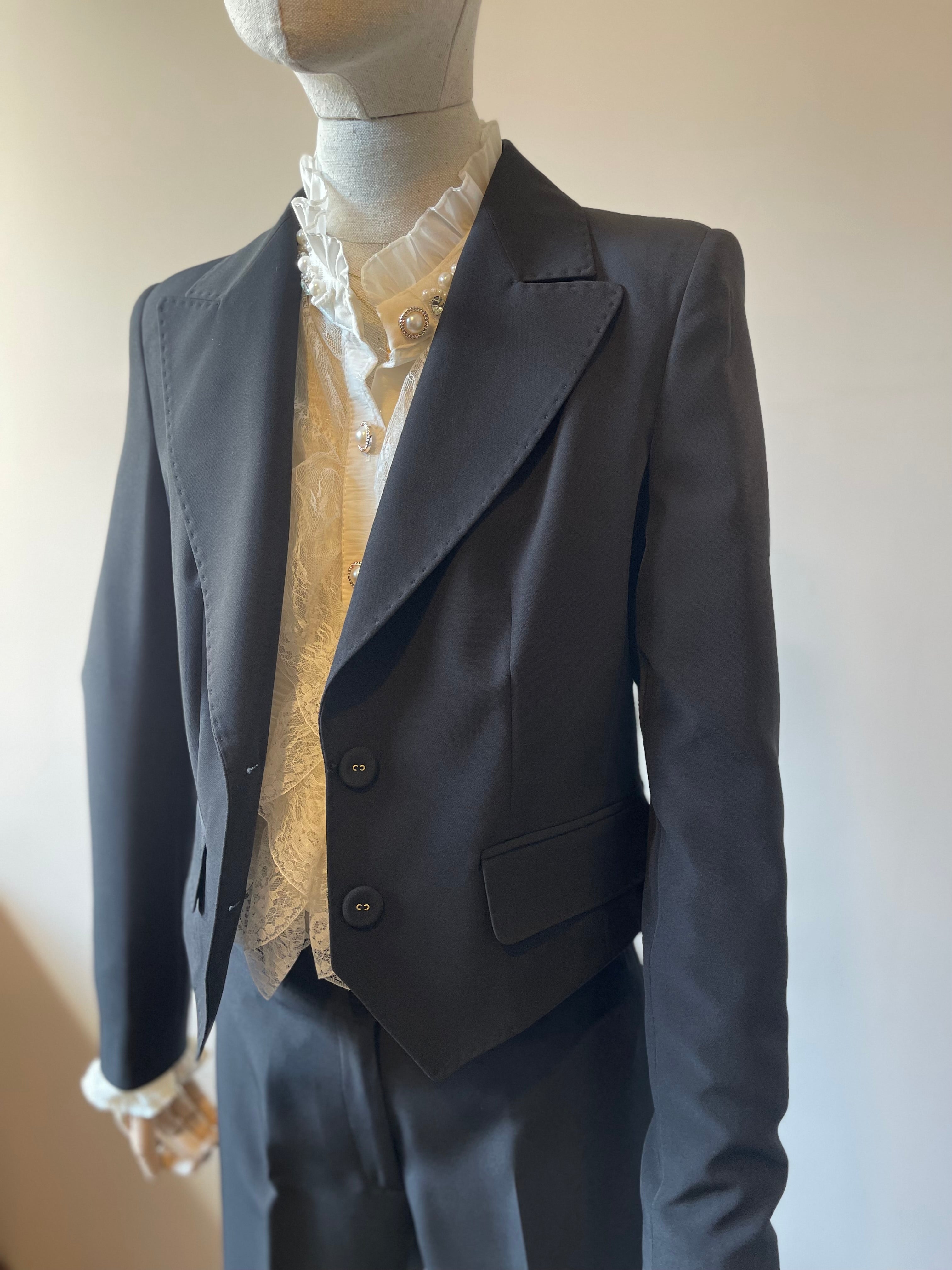Tailleur con Giacca Corta e Pantaloni Palazzo – Completo Elegante Donna Moderno