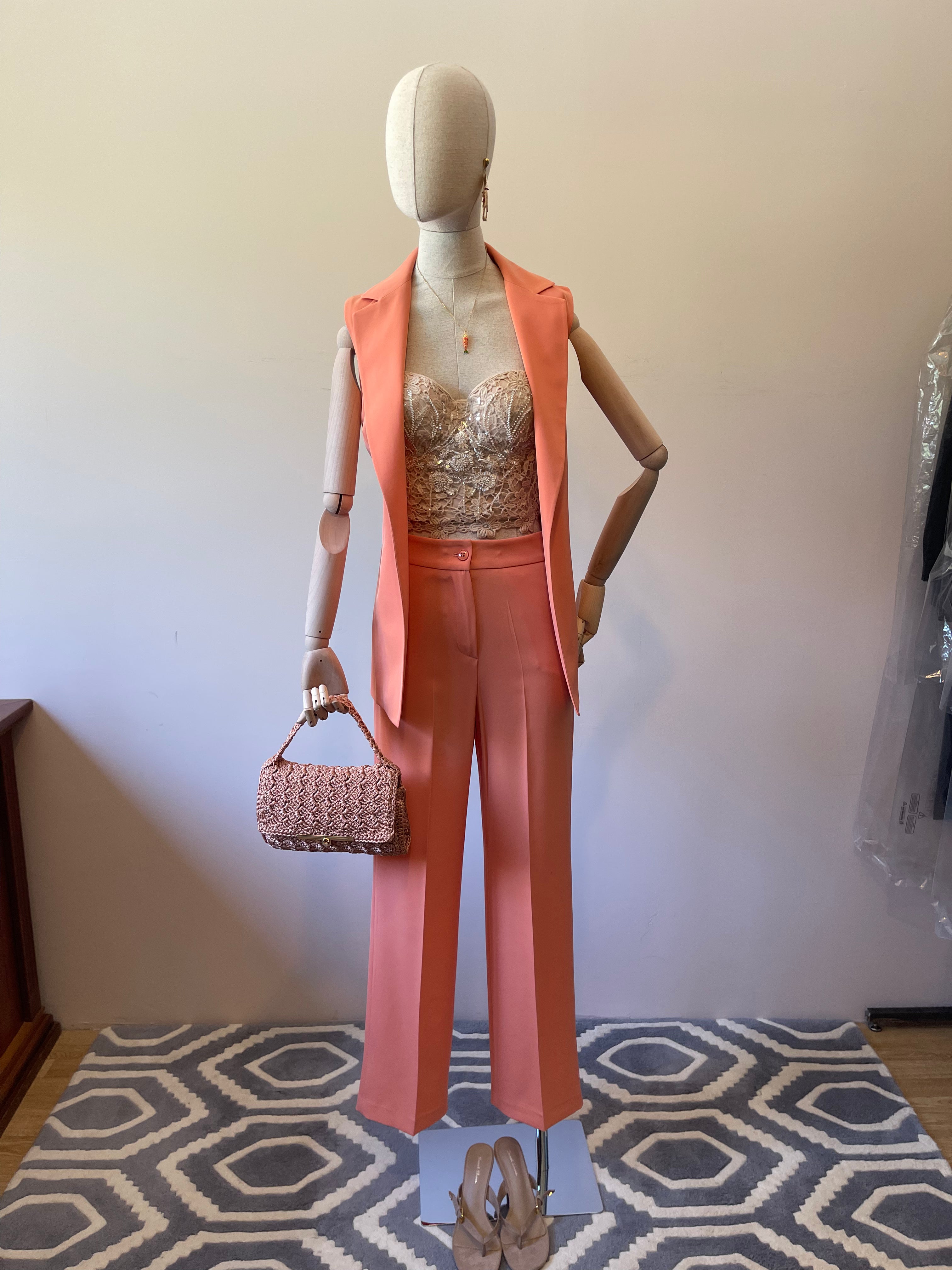 Tailleur in Cady Salmone Senza Maniche
