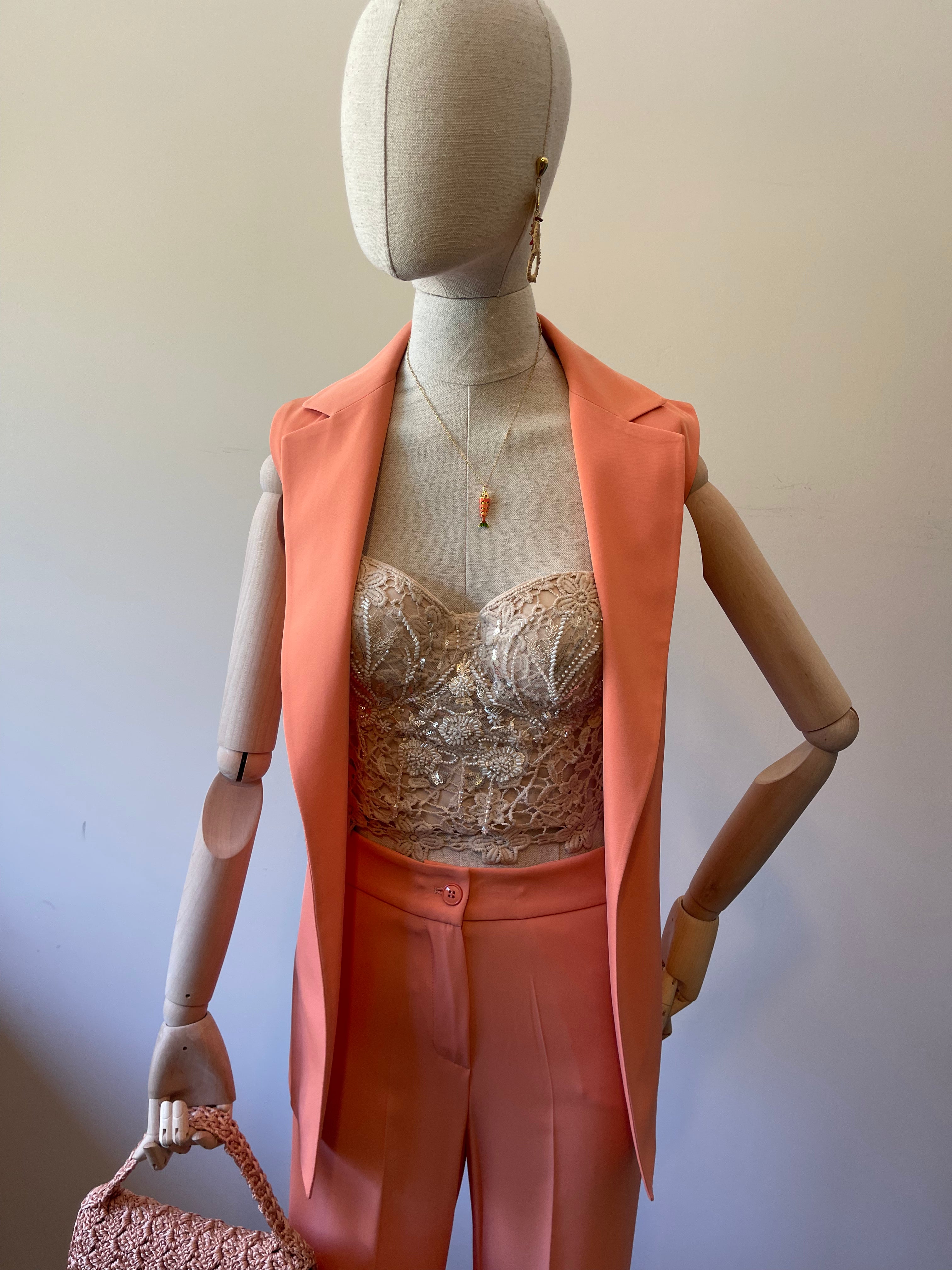 Tailleur in Cady Salmone Senza Maniche