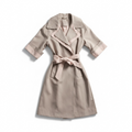 Trench Sfoderato Beige con Rever e Manica Rosa – Eleganza Moderna da Mezza Stagione